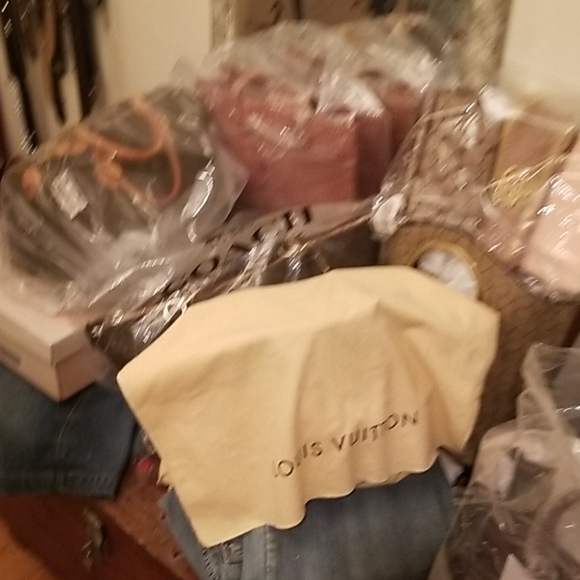 Bags,Clothing, accessories, jewelry, perfume, shoe - Picture 14 of 17